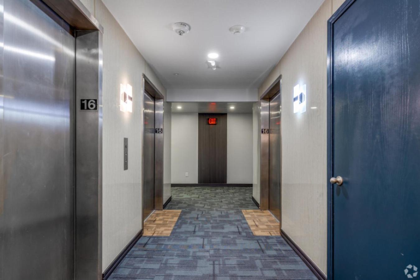 タルサ Reese Towerアパートホテル エクステリア 写真